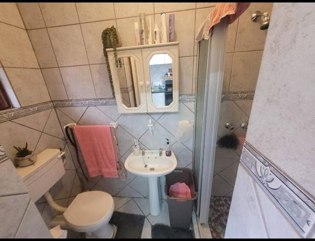 1 BEDROOM APARTMENT FOR SALE IN UVONGO BEACH